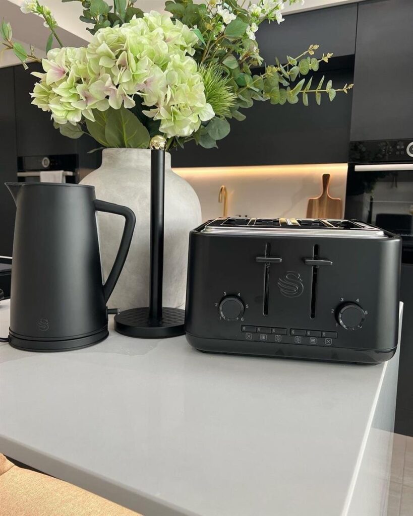 417566262 675523891454710 7006551567351357872 N