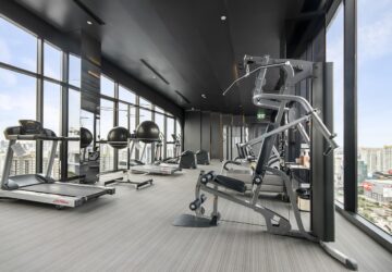 In der heutigen schnelllebigen Welt kann es schwierig sein, Zeit für Fitness zu finden. Deshalb hat sich Sportstech eine Mission gesetzt: Wir revolutionieren das Heimtraining durch die Kombination modernster Technologie, immersiver Erlebnisse und professioneller Anleitung – damit Sie bequem von zu Hause aus intelligenter trainieren und stärker leben können.