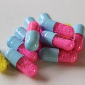 In der heutigen schnelllebigen Welt muss sich das Gesundheitswesen weiterentwickeln, um mit den Anforderungen des modernen Lebens Schritt zu halten. Lange Wartezeiten, ein voller Terminkalender und sensible Gesundheitsthemen erschweren oft die Suche nach medizinischem Rat. Dokteronline schließt diese Lücke und bietet eine zugängliche E-Health-Plattform, die es Menschen ermöglicht, selbstbewusst und bequem ihr Wohlbefinden selbst in die Hand zu nehmen. Seit der Gründung im Jahr 2004 hat sich Dokteronline von einer nationalen niederländischen Organisation zu einer internationalen Gesundheitsplattform entwickelt, die Patienten in ganz Europa, einschließlich Deutschland, betreut. Mit dem Fokus auf verantwortungsvollem Selbstmanagement und vertrauenswürdiger medizinischer Beratung ist die Marke zu einem führenden Beispiel dafür geworden, wie Technologie und Gesundheitswesen zum Wohle der Patienten zusammenarbeiten können.
