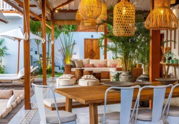 In der heutigen Welt sind unsere Außenbereiche mehr als nur Hinterhöfe – sie sind persönliche Rückzugsorte, Unterhaltungszentren, kreative Rückzugsorte und Erweiterungen unserer Wohnzimmer. Während Hausbesitzer die Nutzung ihrer Gärten neu überdenken, ist die Gartenhausfabrik führend bei der Umwandlung von Außenbereichen in funktionale, schöne und langlebige Umgebungen. Mit über 20 Jahren Erfahrung hat sich die Gartenhausfabrik den Ruf erworben, außergewöhnliche Handwerkskunst, modernes Design und unschlagbare Werte zu liefern – direkt vom Hersteller. Egal, ob Sie auf der Suche nach einem gemütlichen Geräteschuppen, einem stilvollen Rückzugsort im Garten oder einem maßgeschneiderten Gästehaus sind, ihre breite Produktpalette ist für das Leben im Freien gemacht.