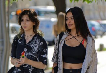 Summer is the season of transformation—when city streets give way to sunlit escapes, and wardrobes evolve to reflect the carefree spirit of the season. For the modern woman seeking effortless elegance and bold style, Gini London has become the go-to destination for holiday fashion that seamlessly transitions from daytime adventures to evening soirées.