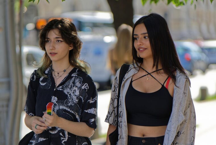 Summer is the season of transformation—when city streets give way to sunlit escapes, and wardrobes evolve to reflect the carefree spirit of the season. For the modern woman seeking effortless elegance and bold style, Gini London has become the go-to destination for holiday fashion that seamlessly transitions from daytime adventures to evening soirées.